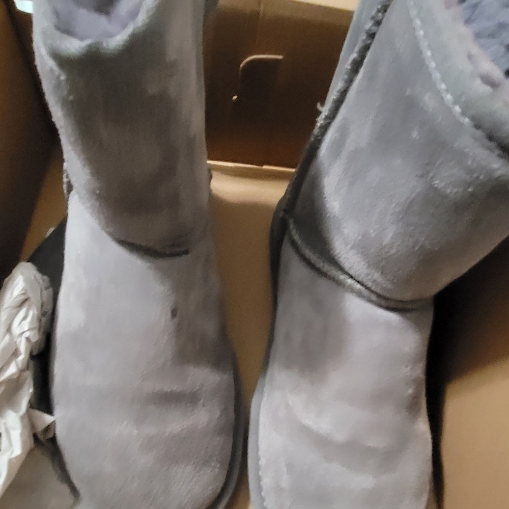 Boots - Picture 2 of 6